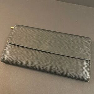 Louis Vuitton Epi Sarah Wallet Portefeuille - EUC - Black Leather